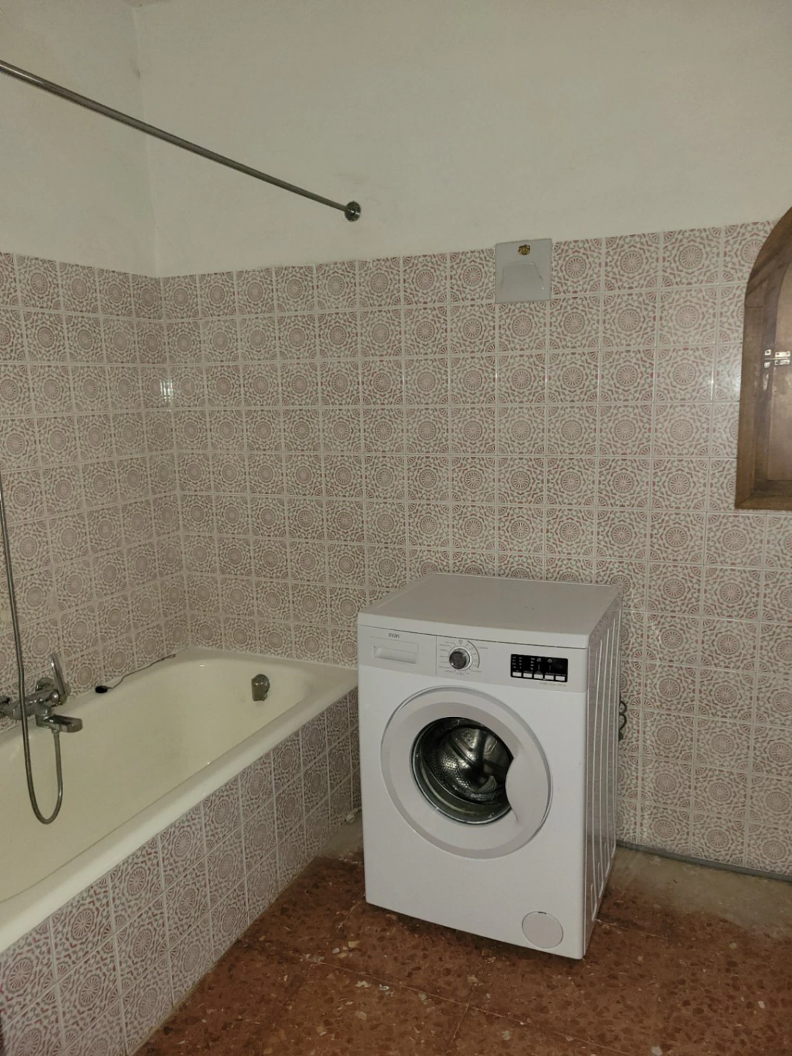 VILLA CON 1.593 METROS DE PARCELA Y MUY BUENA UBICACION PARA REFORMAR