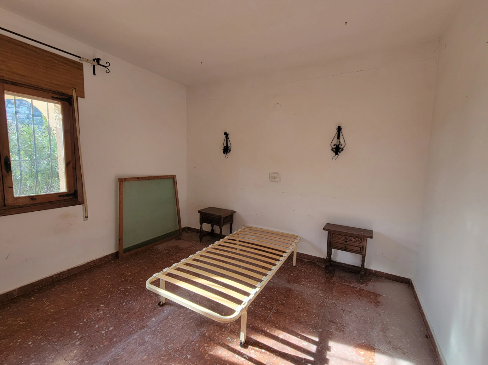 VILLA CON 1.593 METROS DE PARCELA Y MUY BUENA UBICACION PARA REFORMAR