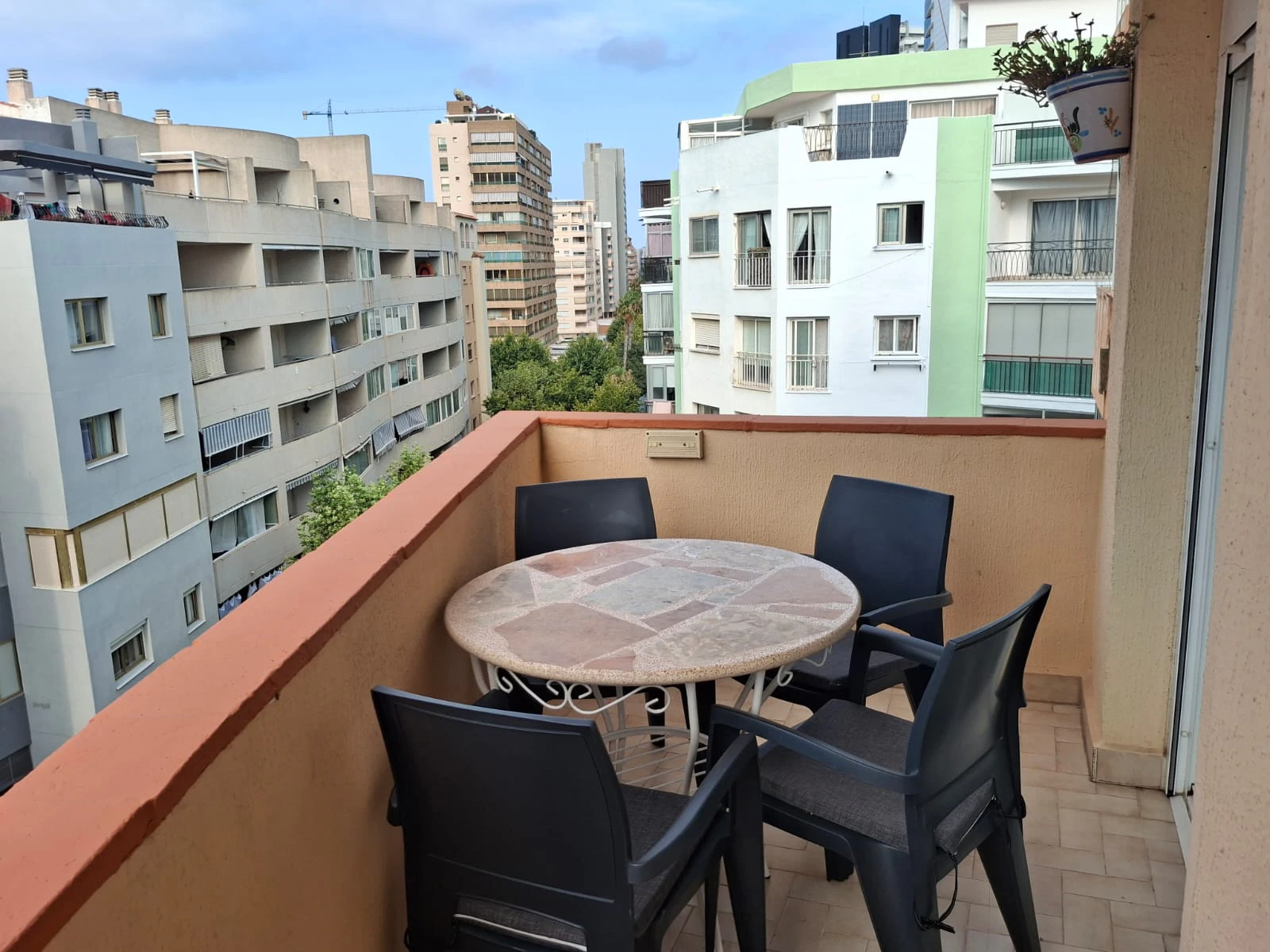 11982 - APARTAMENTO EN MUY BUENA UBICACION