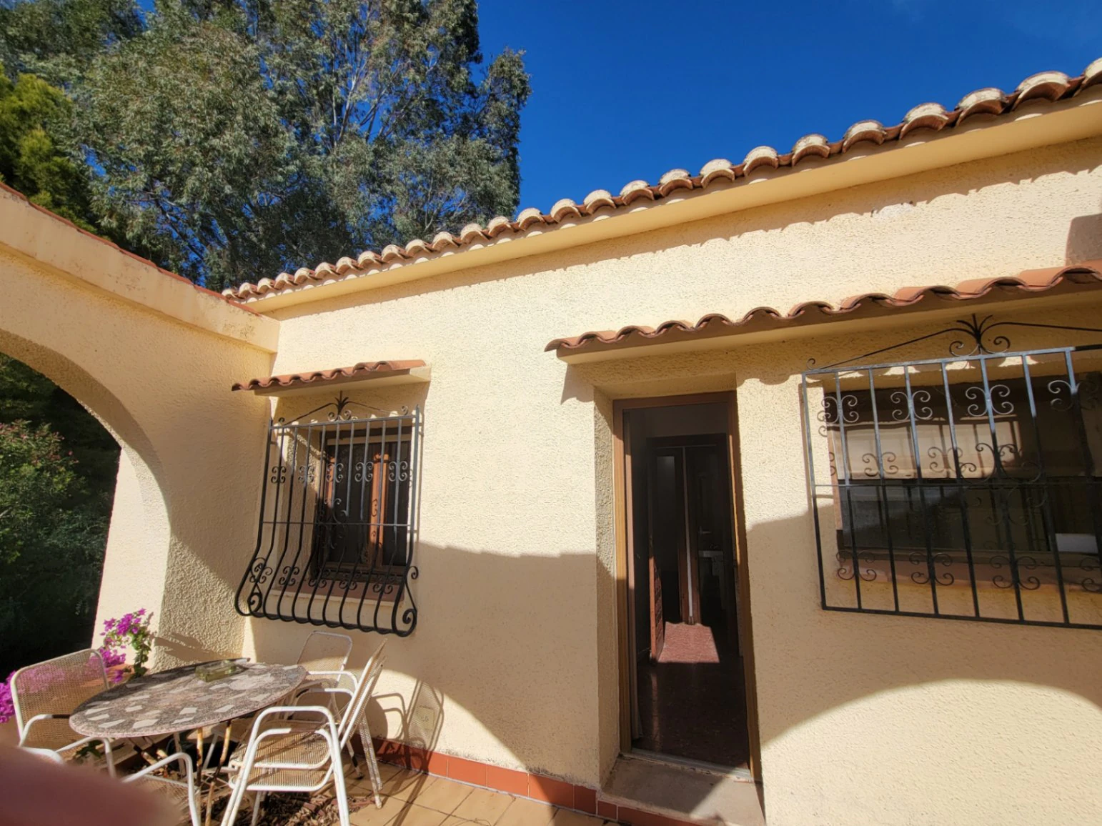VILLA CON 1.593 METROS DE PARCELA Y MUY BUENA UBICACION PARA REFORMAR