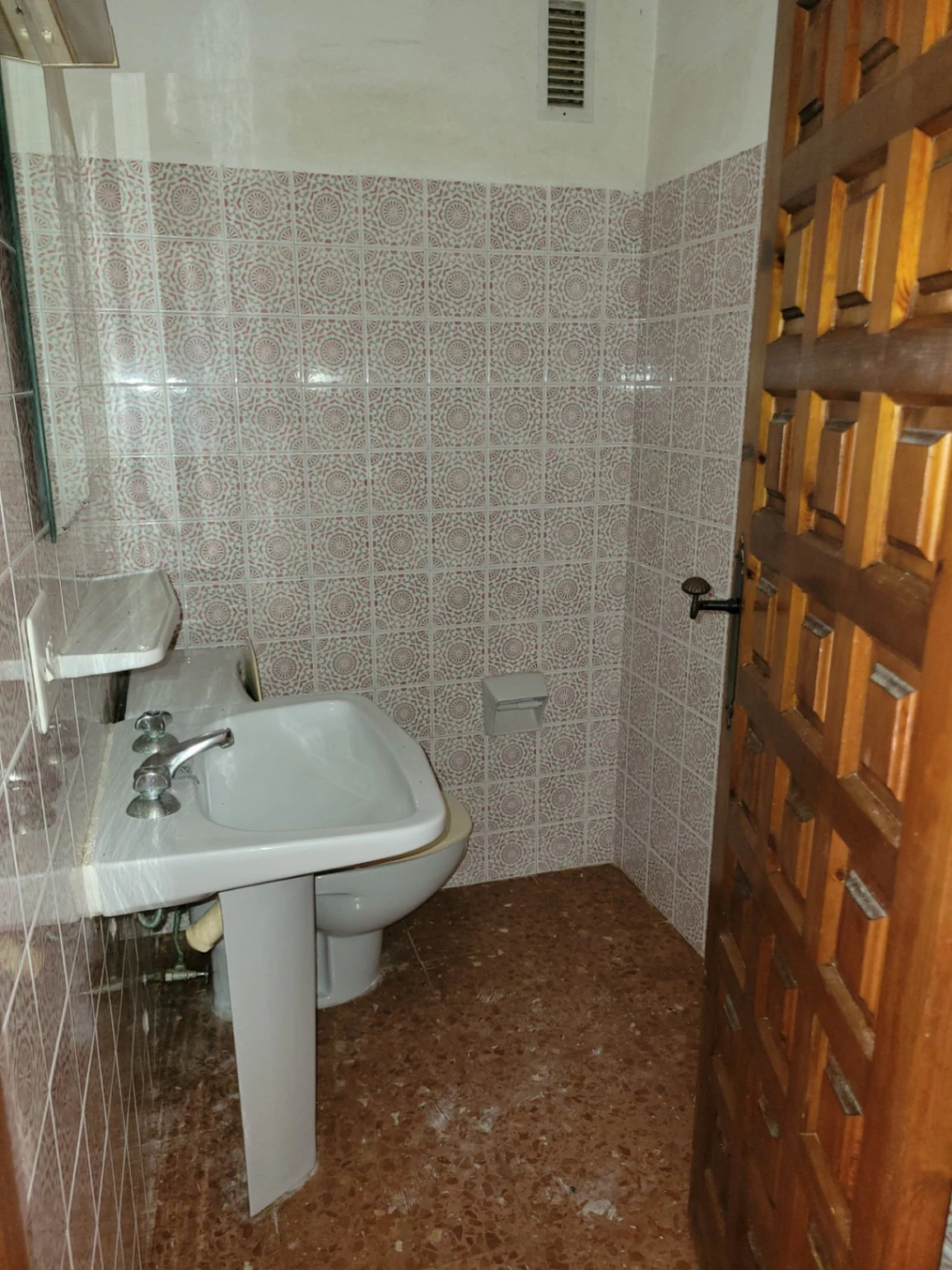 VILLA CON 1.593 METROS DE PARCELA Y MUY BUENA UBICACION PARA REFORMAR