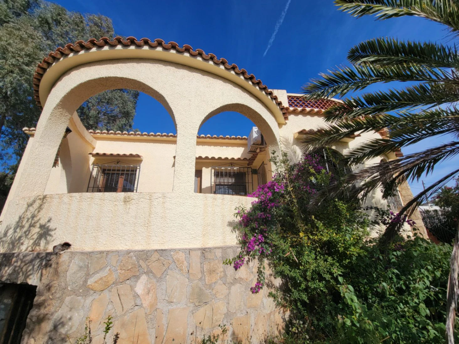VILLA CON 1.593 METROS DE PARCELA Y MUY BUENA UBICACION PARA REFORMAR
