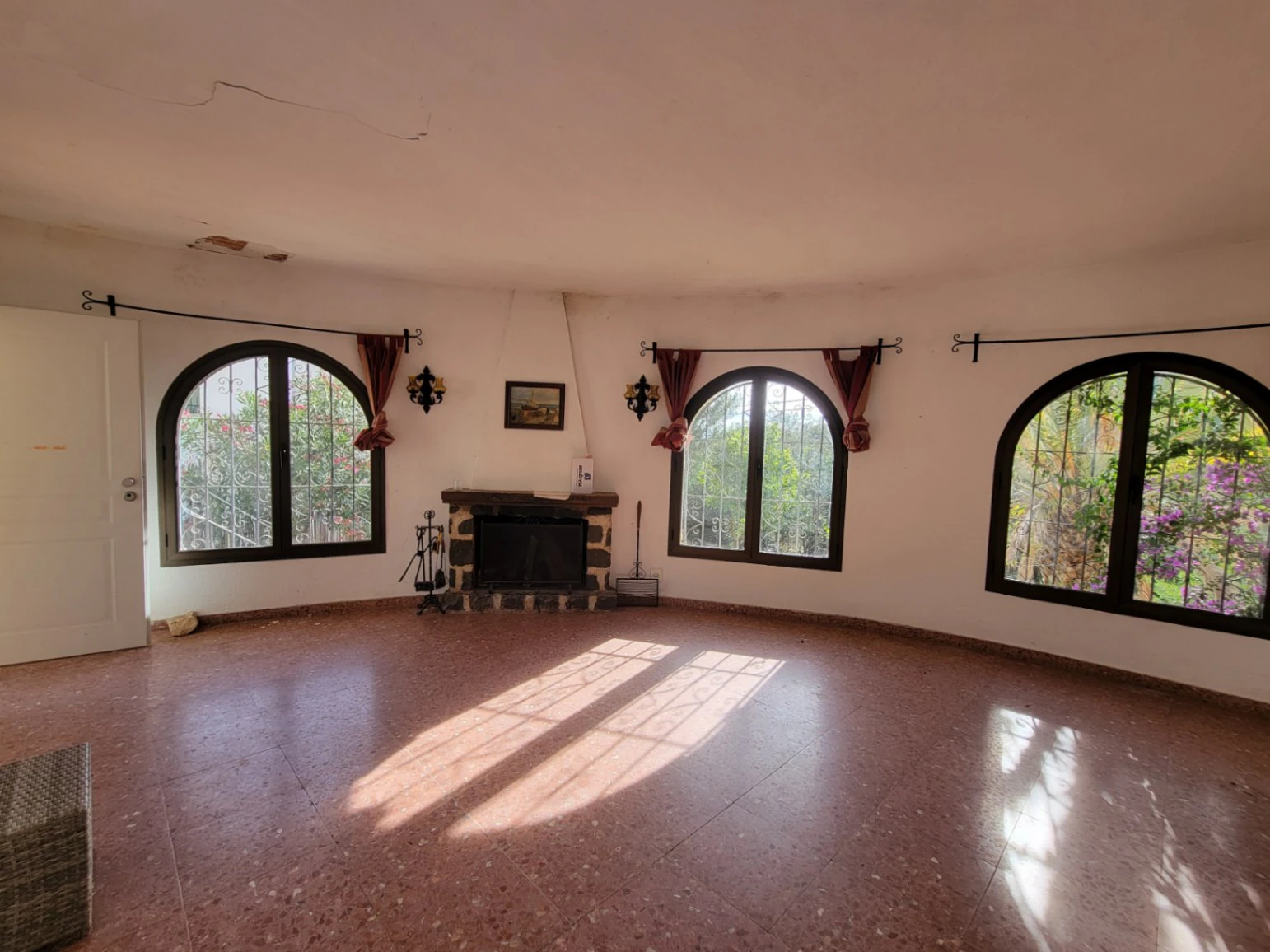 VILLA CON 1.593 METROS DE PARCELA Y MUY BUENA UBICACION PARA REFORMAR