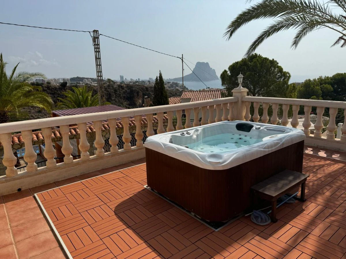 Villa en venta en Maryvilla, Calpe, Alicante