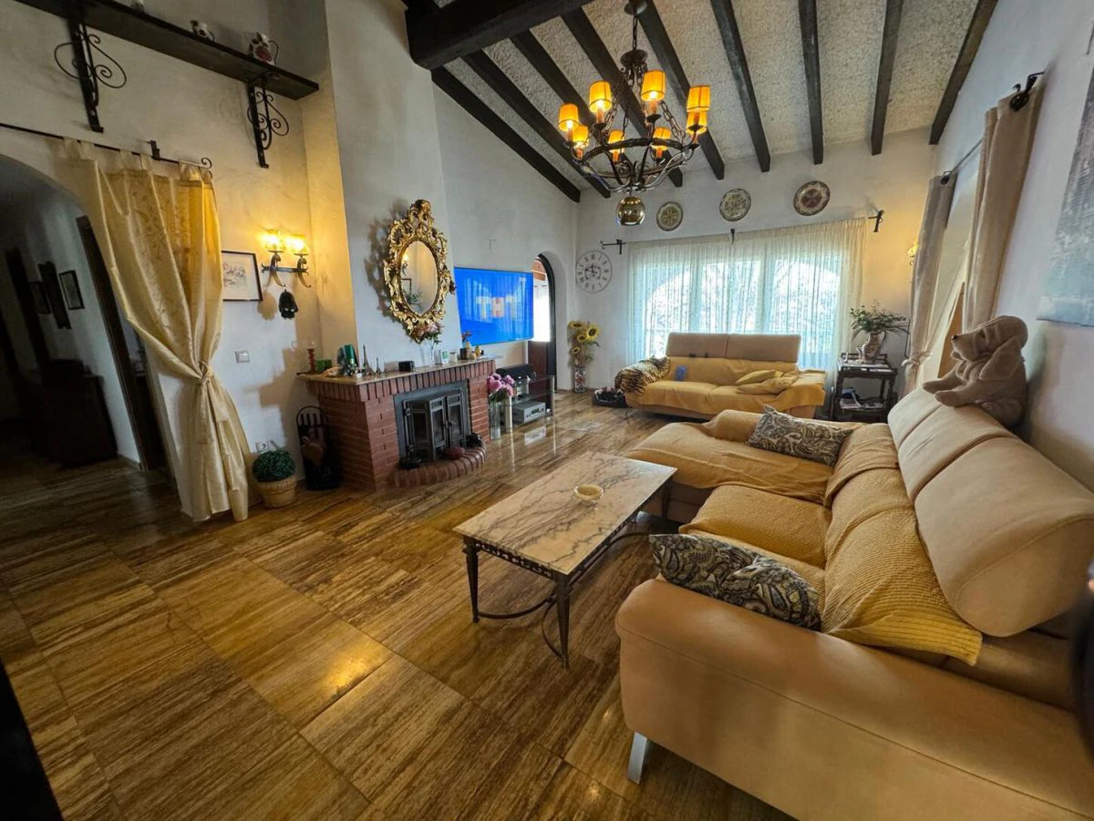 Villa en venta en Maryvilla, Calpe, Alicante