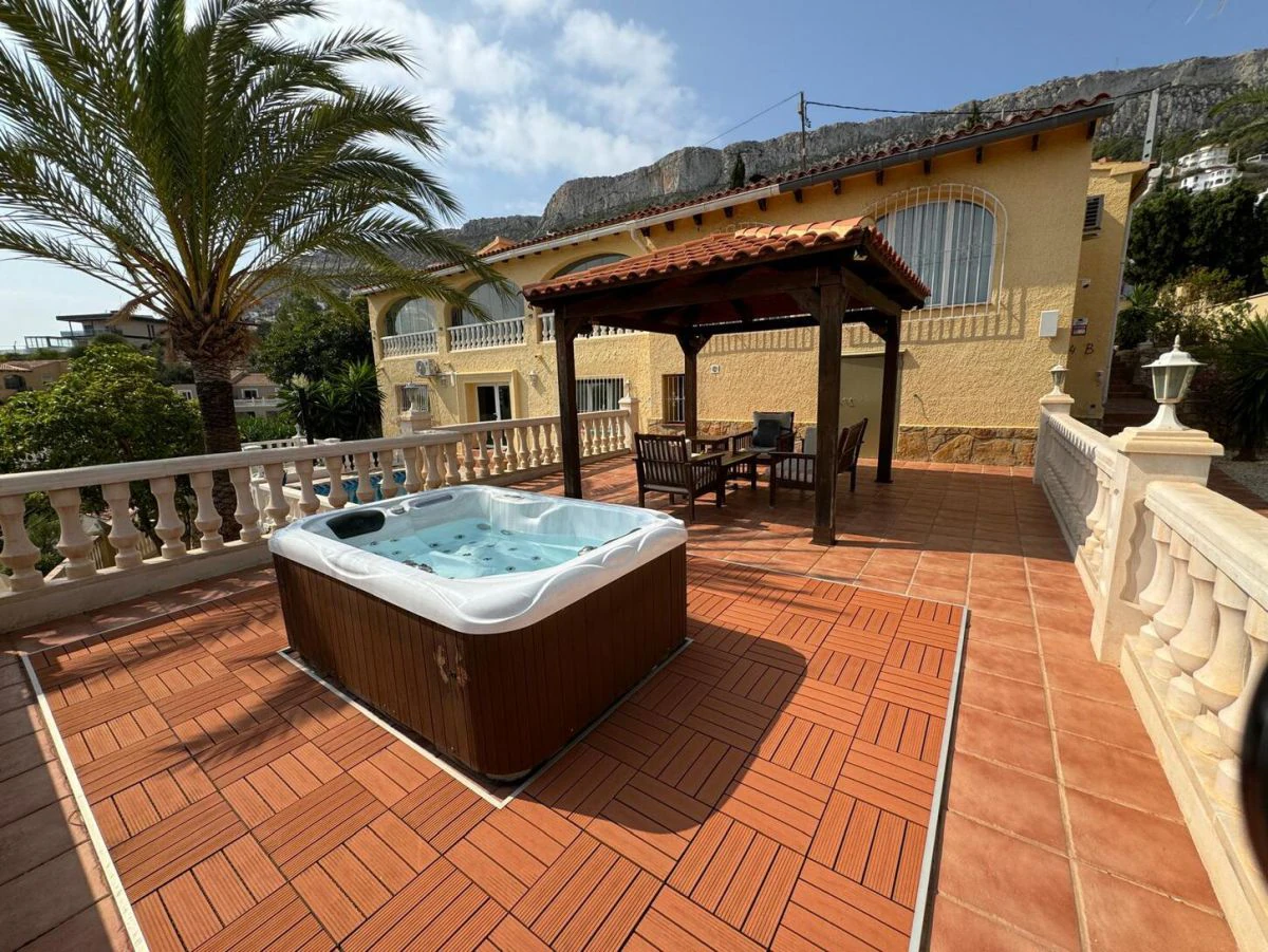 Villa en venta en Maryvilla, Calpe, Alicante