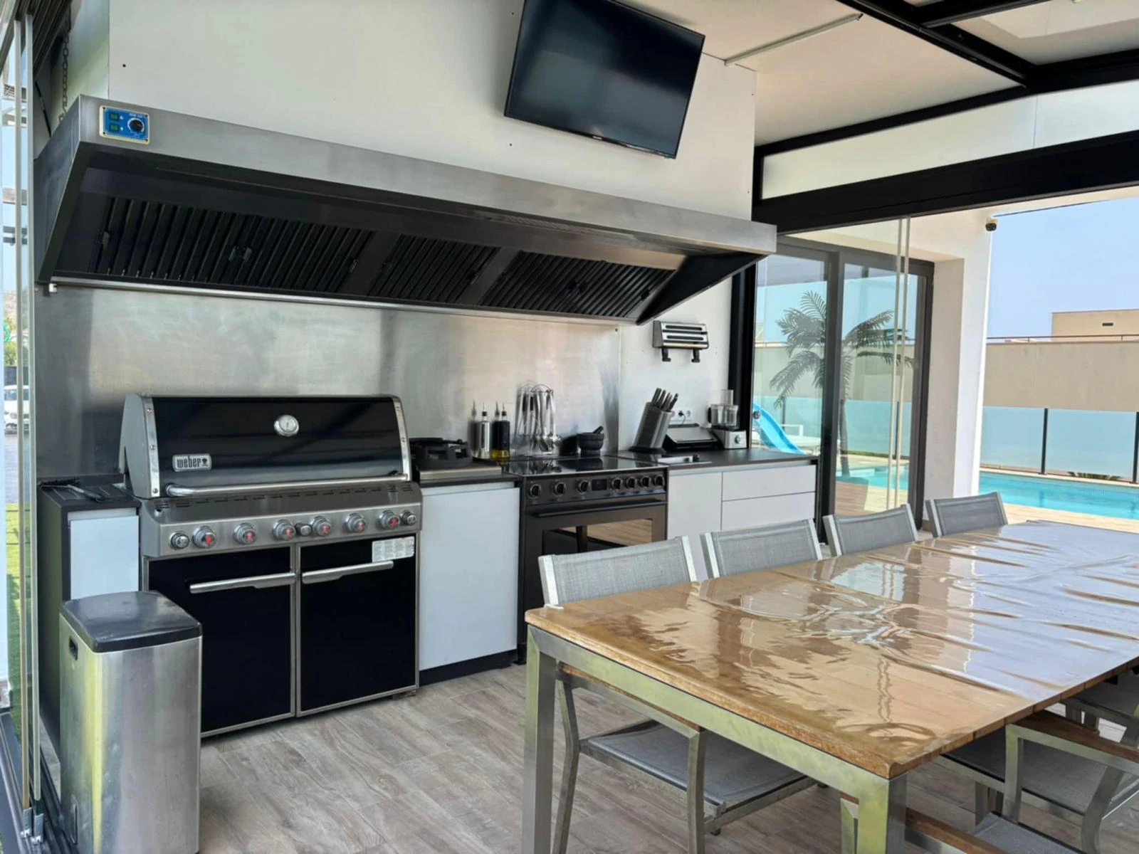 Exclusiva villa de lujo con diseño ibicenco, piscina, spa y apartamento de invitados en Calpe