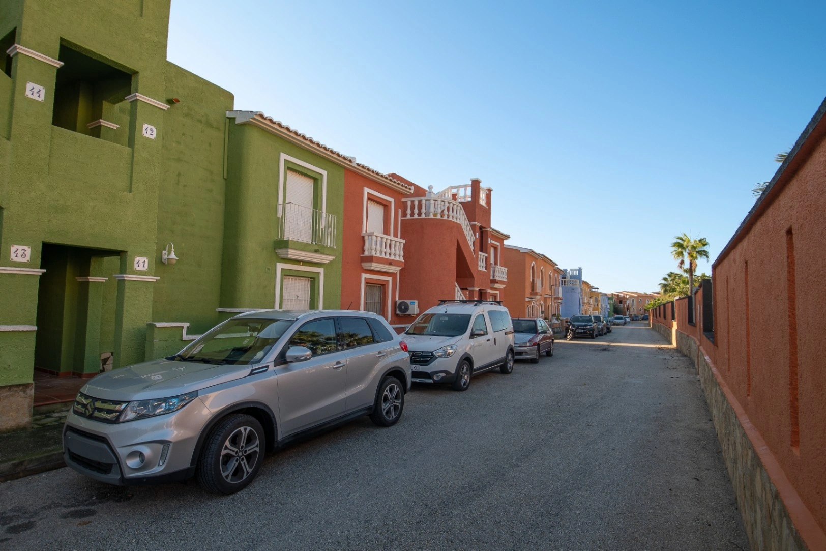 Gerenoveerd Appartement Te Koop in Pueblo de la Paz – Terras, Dakterras en Zwembad