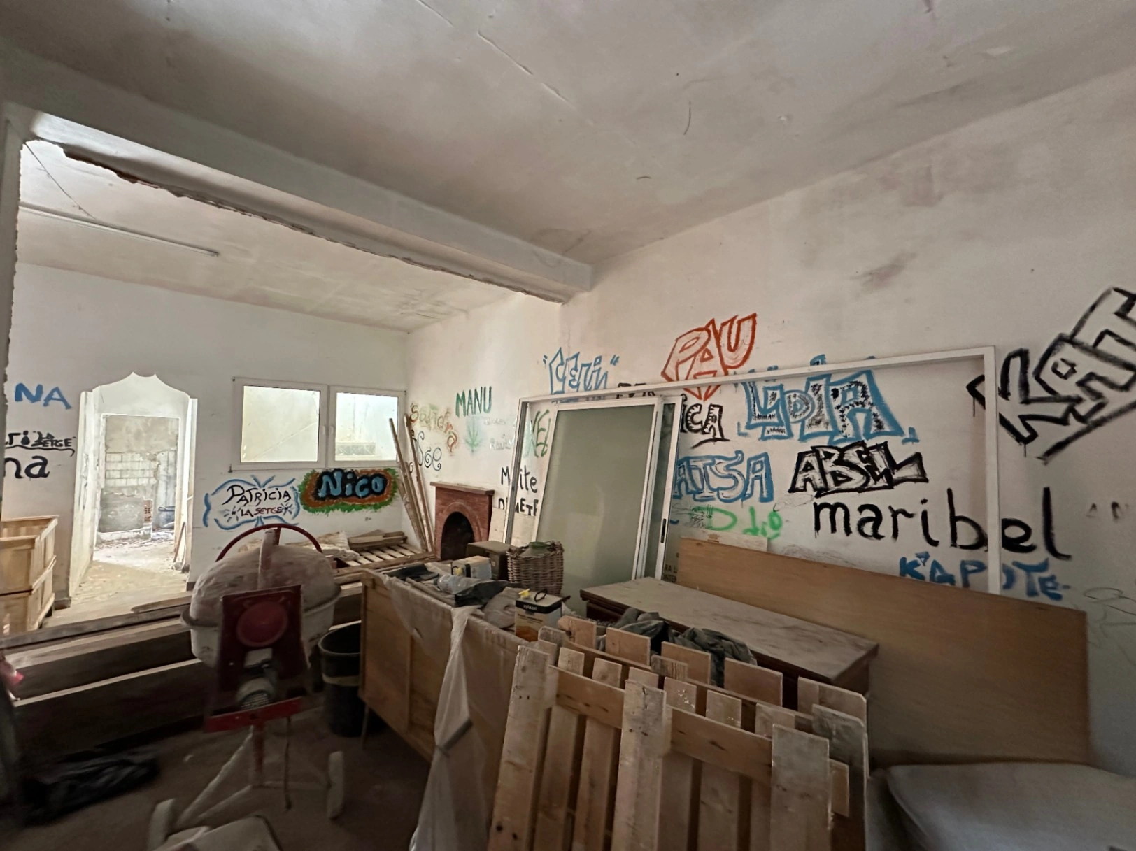 Ideal for commercial space, office or charming business