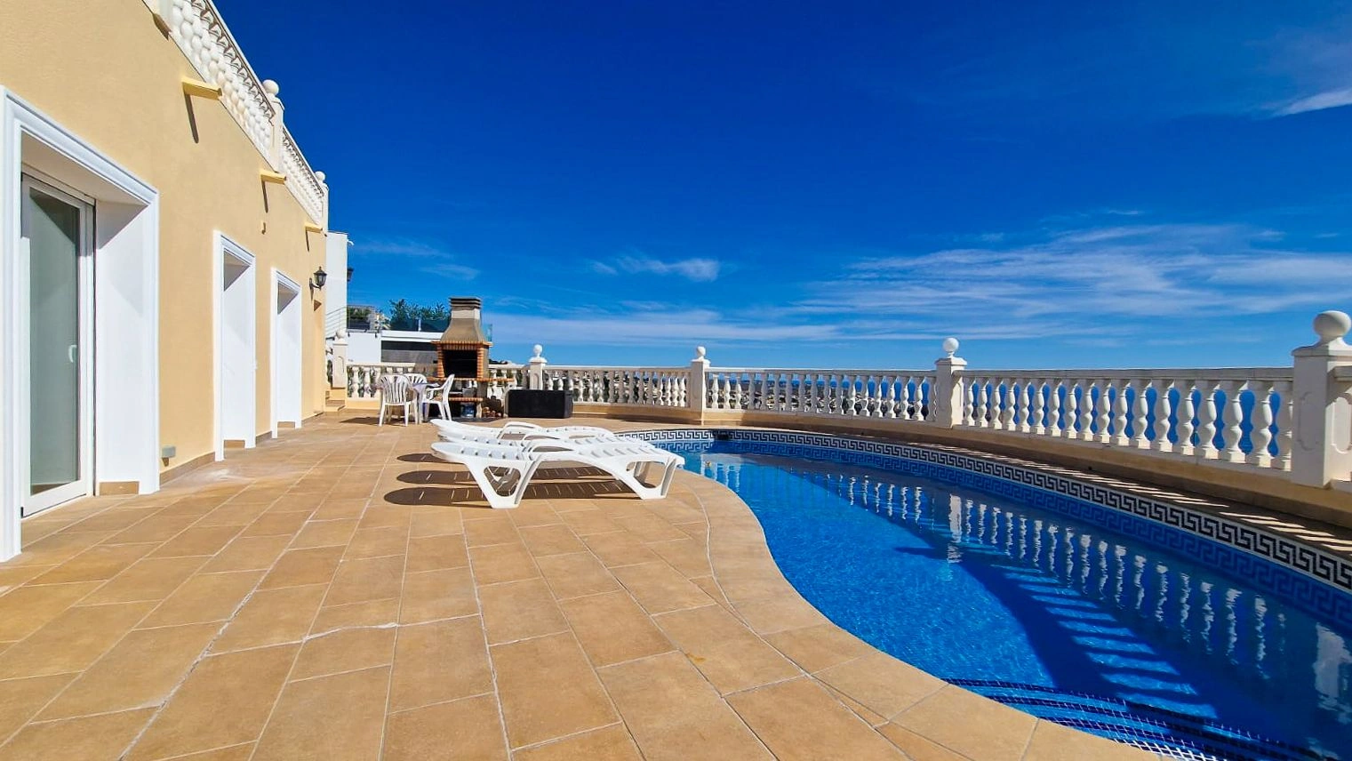 Spacious 4-Bedroom Villa for Sale – 820 m Plot | Costa Blanca