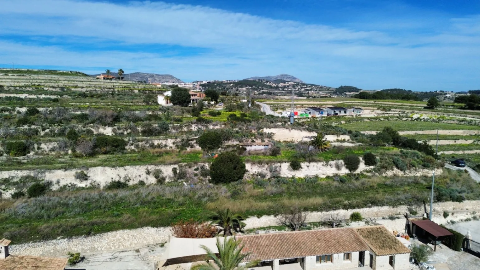 Rustiek Perceel nabij Moraira – 400 m² Bouwpotentieel met Water en Elektriciteit Aangesloten