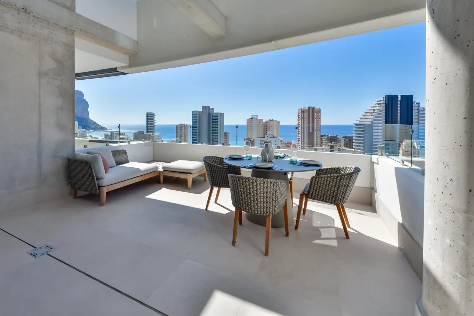 APPARTEMENT MET ZEEZICHT IN CALPE