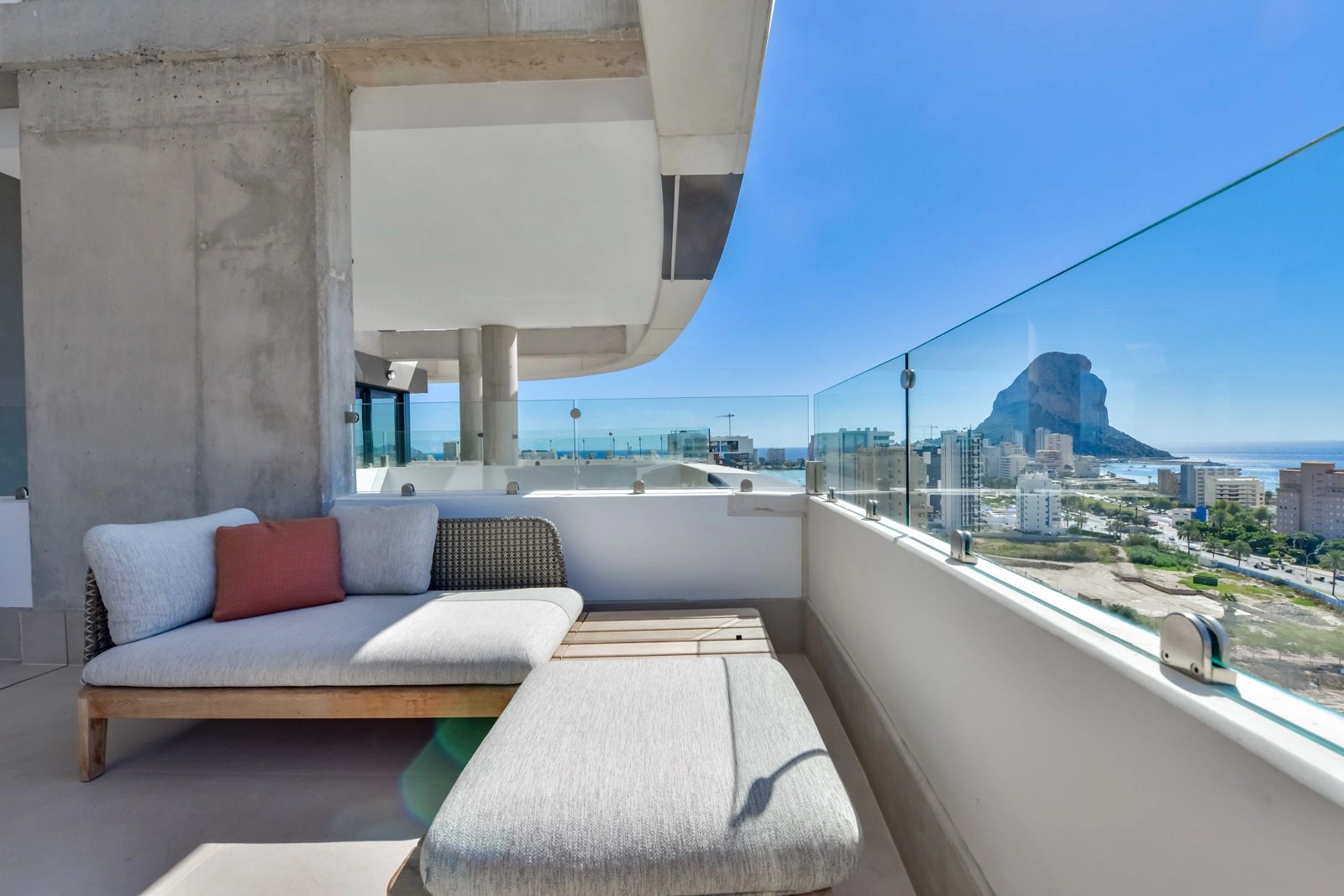 APPARTEMENT MET ZEEZICHT IN CALPE