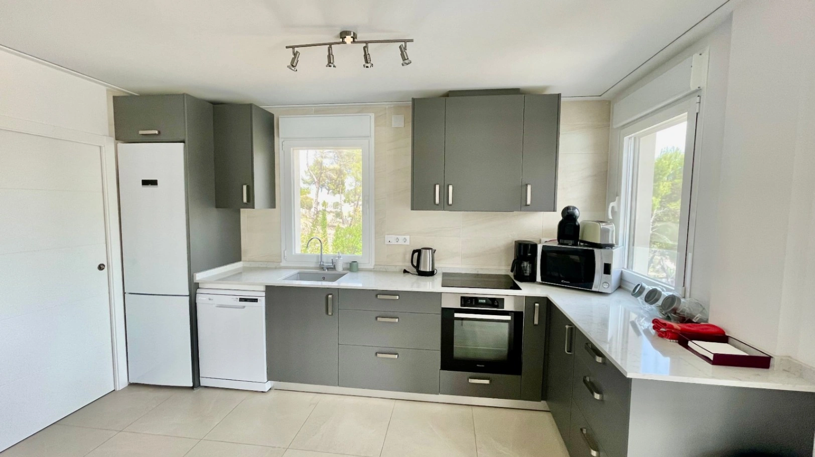 For sale in Alcalali: Modern and elegant