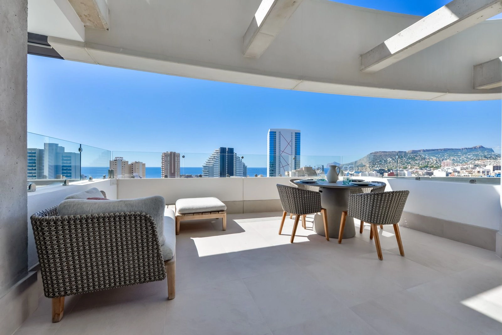 APPARTEMENT MET ZEEZICHT IN CALPE