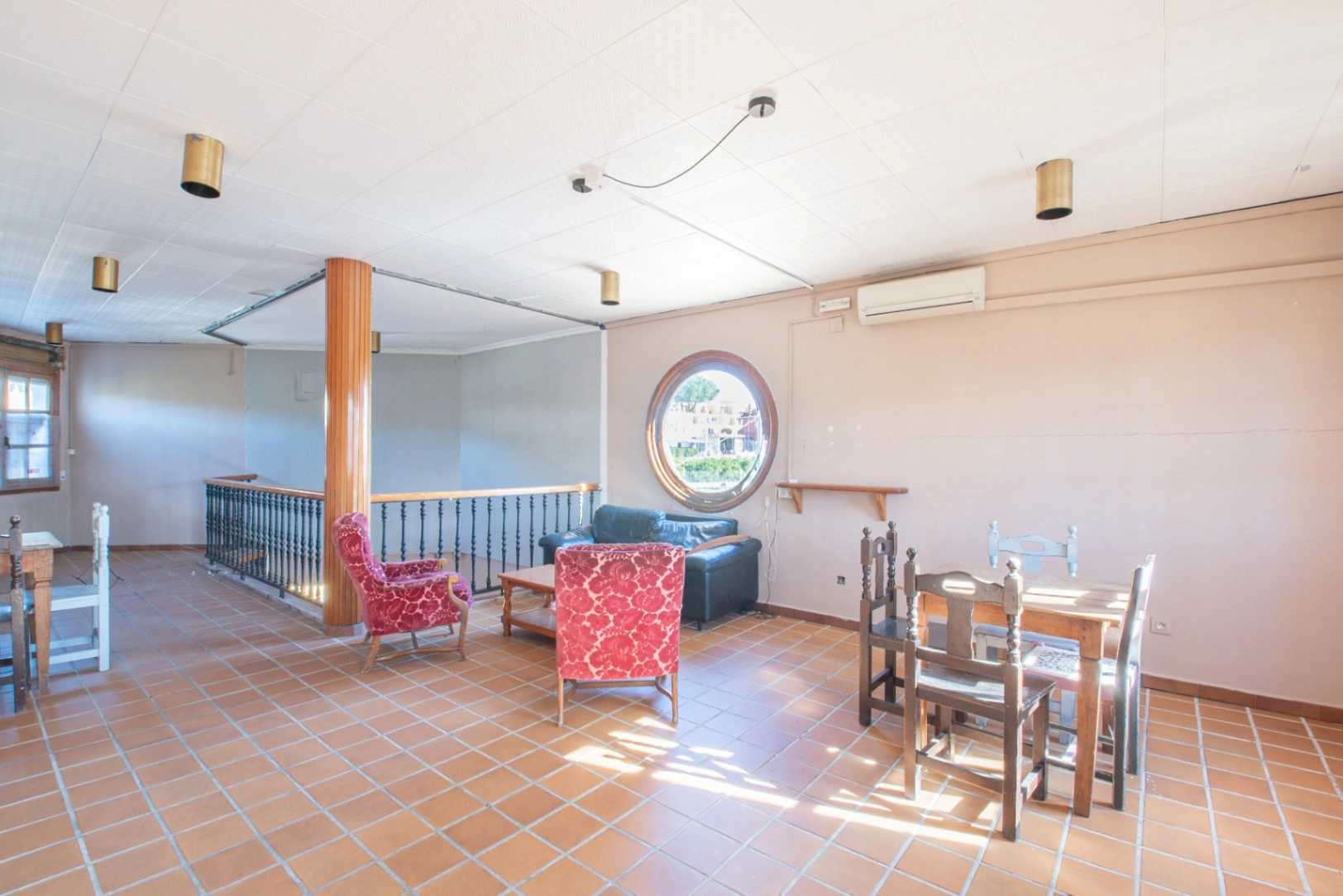 Commercieel Restaurant & Bar Te Koop in Sanet y Negrals – Landmark Pand met Parkeerplaatsen