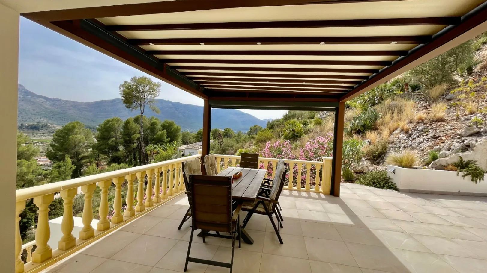 For sale in Alcalali: Modern and elegant