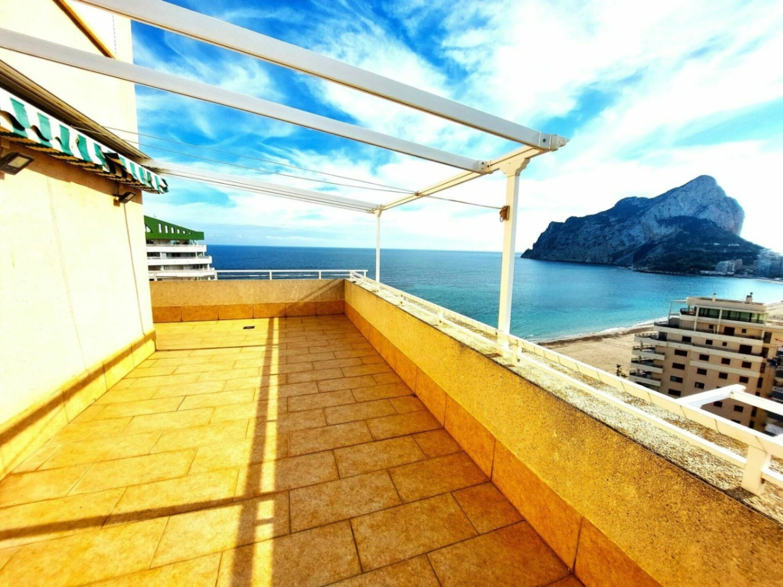 Duplex penthouse met een ruim terras