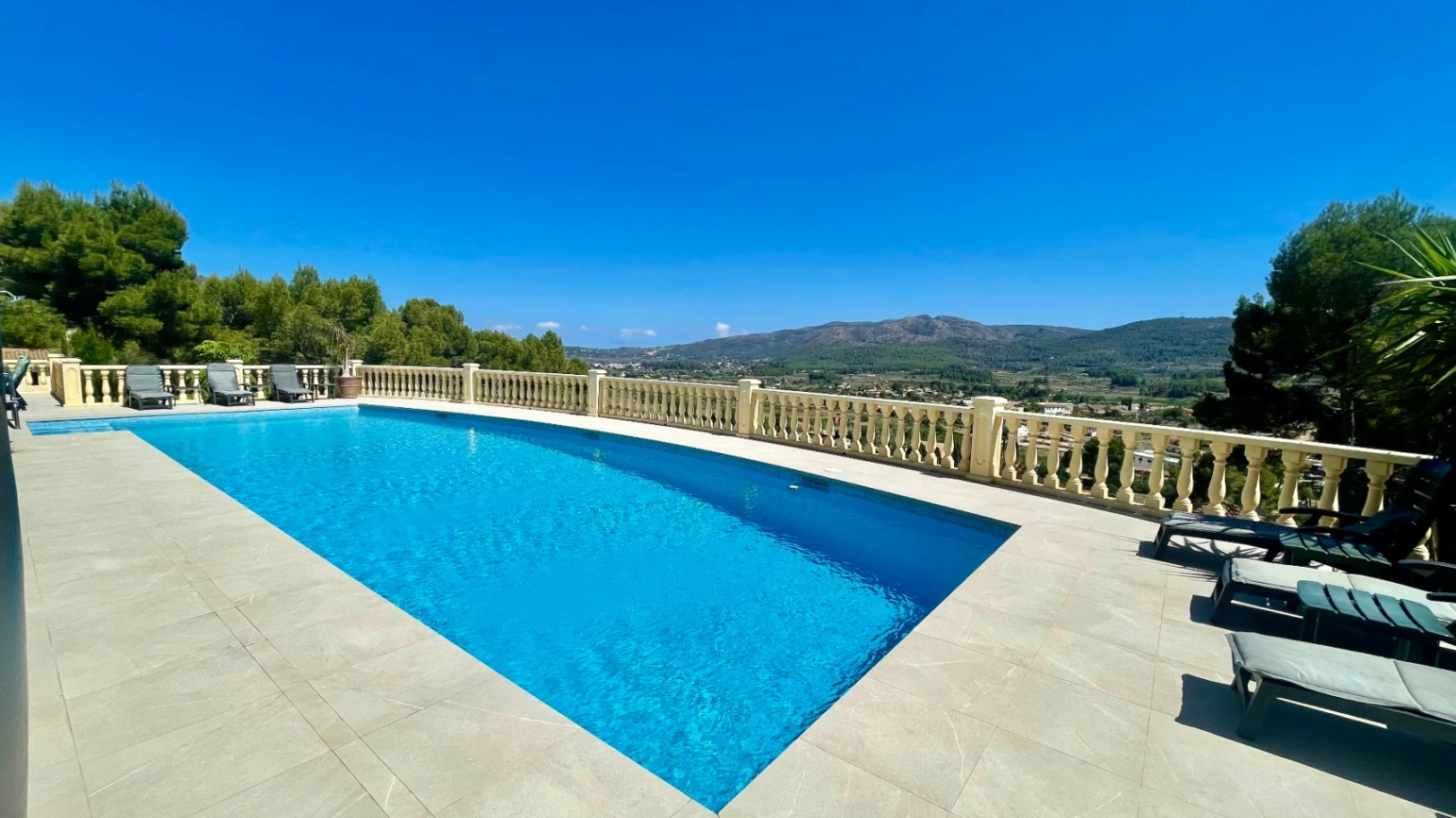 For sale in Alcalali: Modern and elegant
