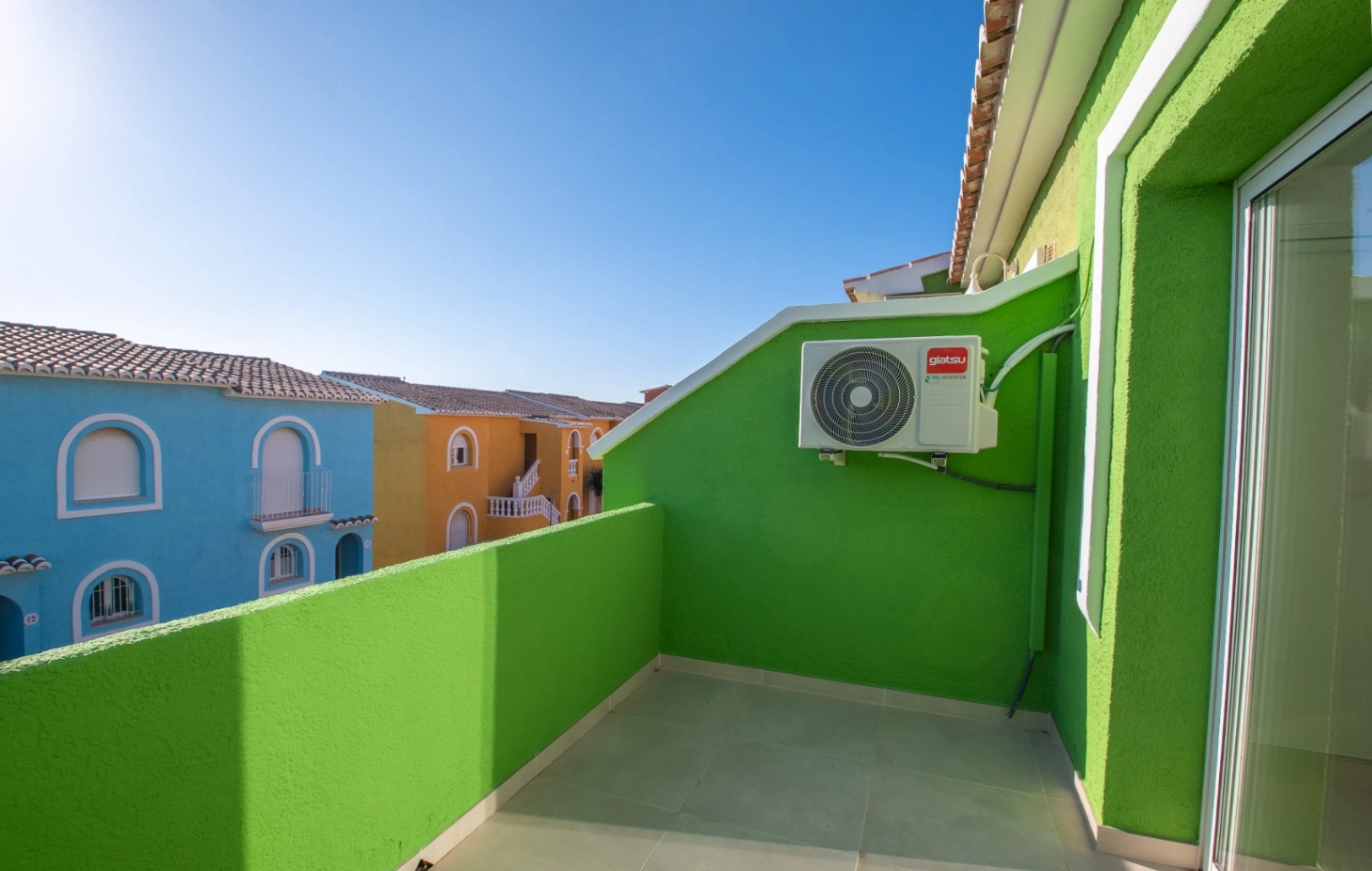 Gerenoveerd Appartement Te Koop in Pueblo de la Paz – Terras, Dakterras en Zwembad