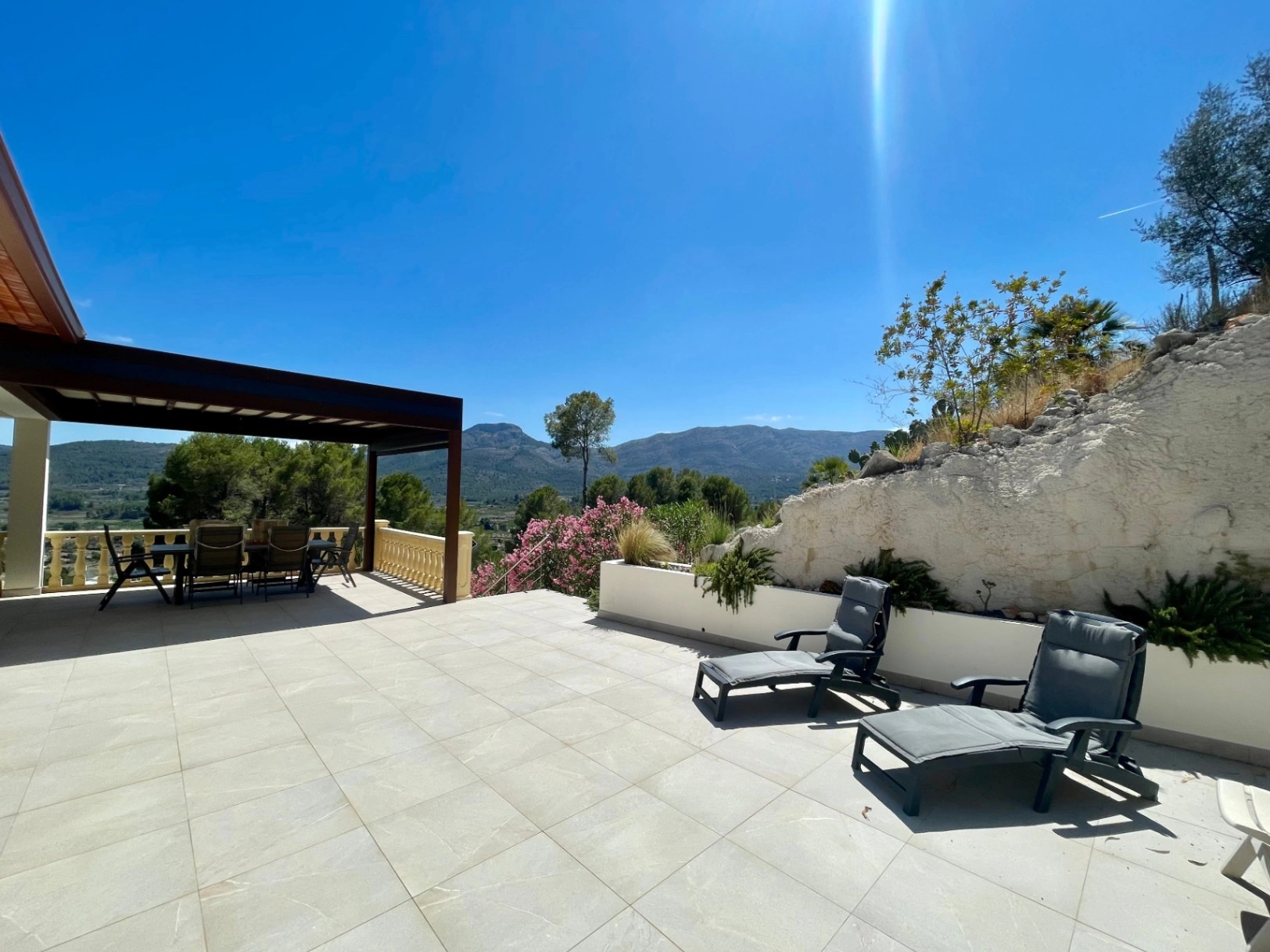 For sale in Alcalali: Modern and elegant