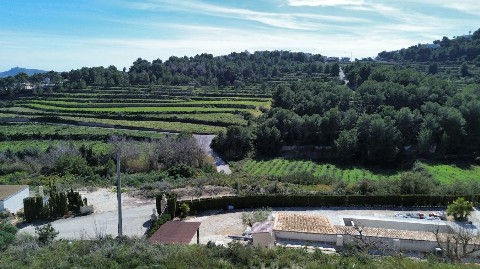 Rustiek Perceel nabij Moraira – 400 m² Bouwpotentieel met Water en Elektriciteit Aangesloten