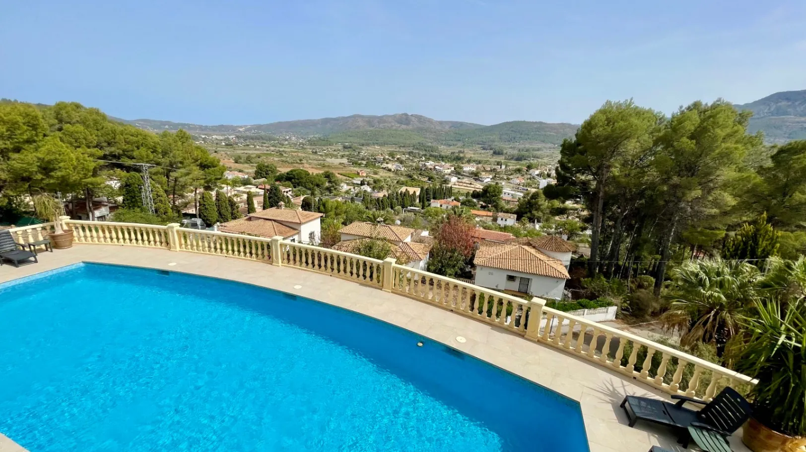 For sale in Alcalali: Modern and elegant