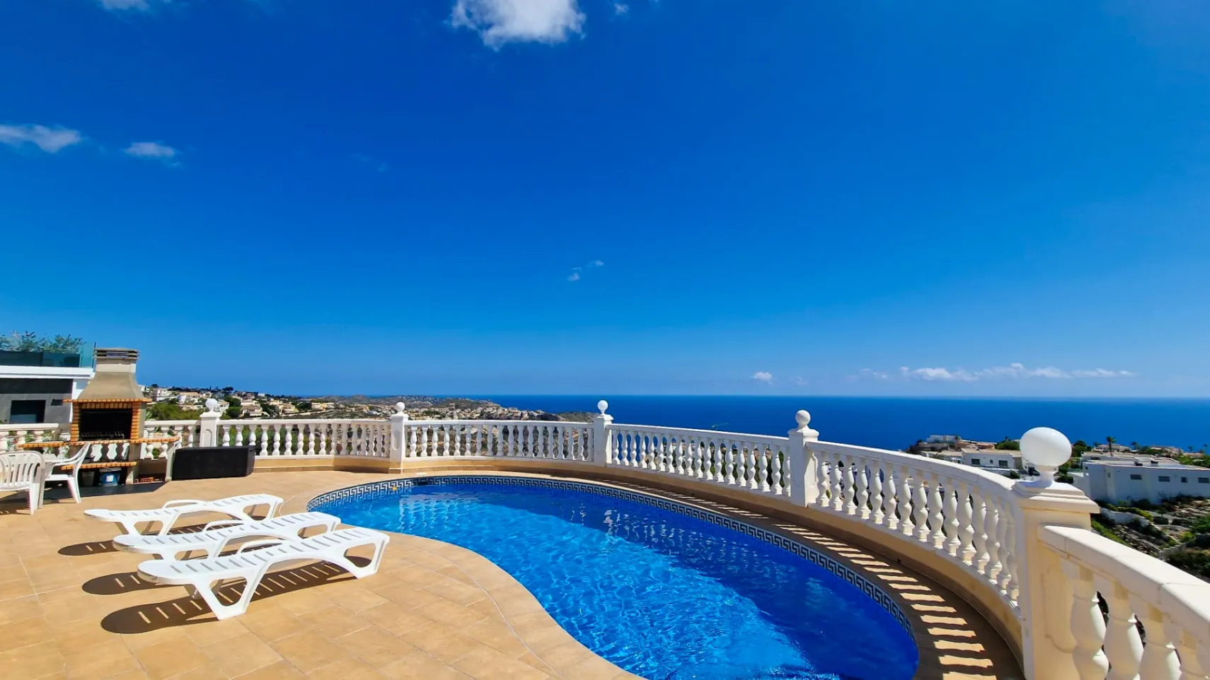 Spacious 4-Bedroom Villa for Sale – 820 m Plot | Costa Blanca