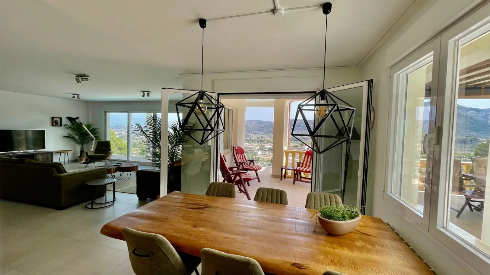 For sale in Alcalali: Modern and elegant