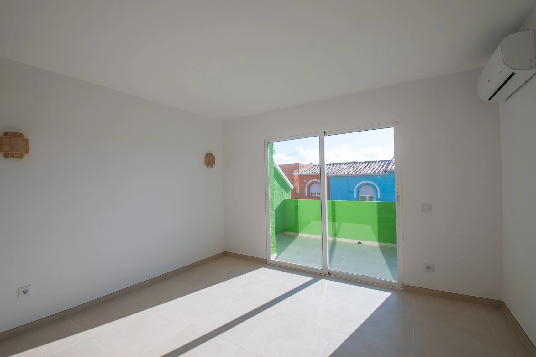 Gerenoveerd Appartement Te Koop in Pueblo de la Paz – Terras, Dakterras en Zwembad