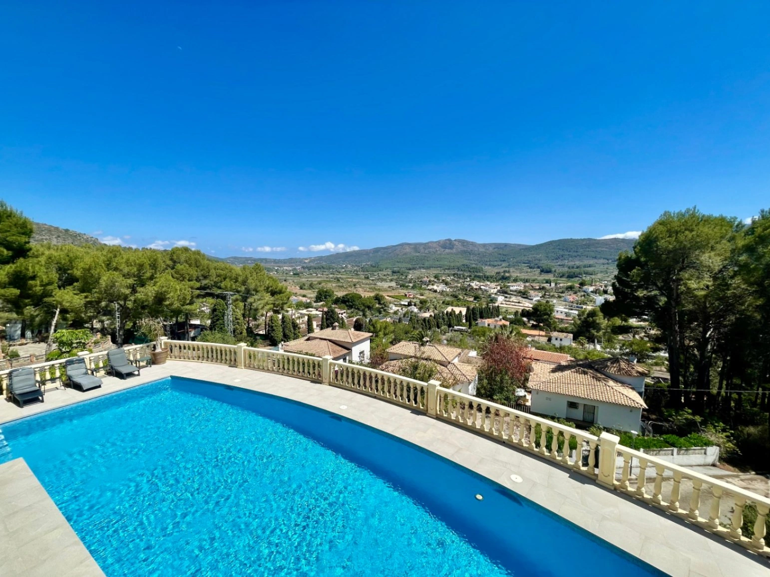 For sale in Alcalali: Modern and elegant