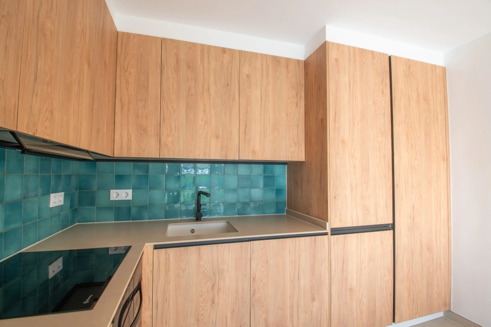 Gerenoveerd Appartement Te Koop in Pueblo de la Paz – Terras, Dakterras en Zwembad