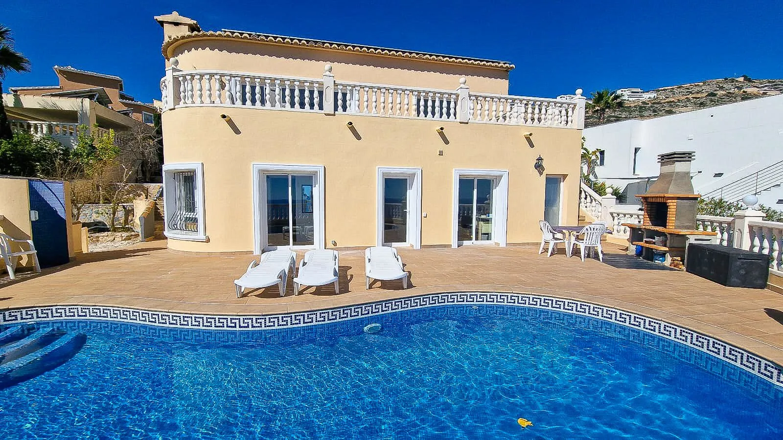 Spacious 4-Bedroom Villa for Sale – 820 m Plot | Costa Blanca