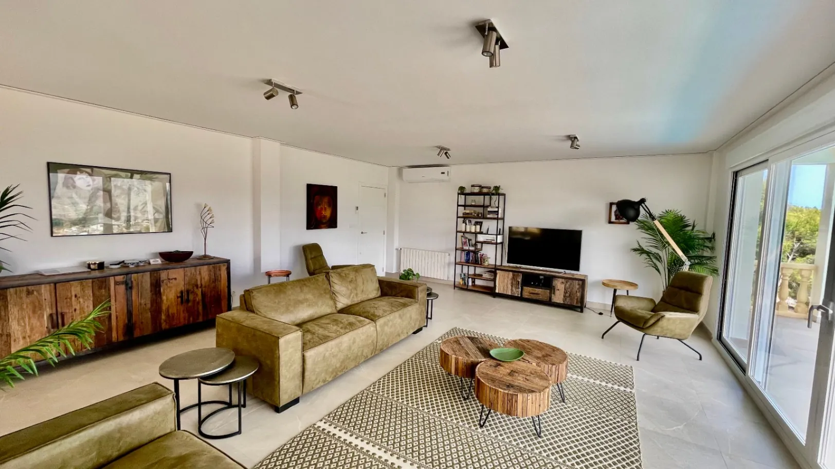 For sale in Alcalali: Modern and elegant