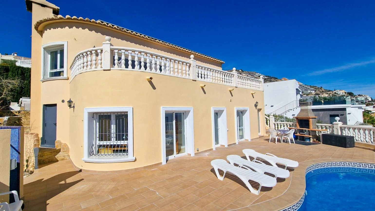 Spacious 4-Bedroom Villa for Sale – 820 m Plot | Costa Blanca