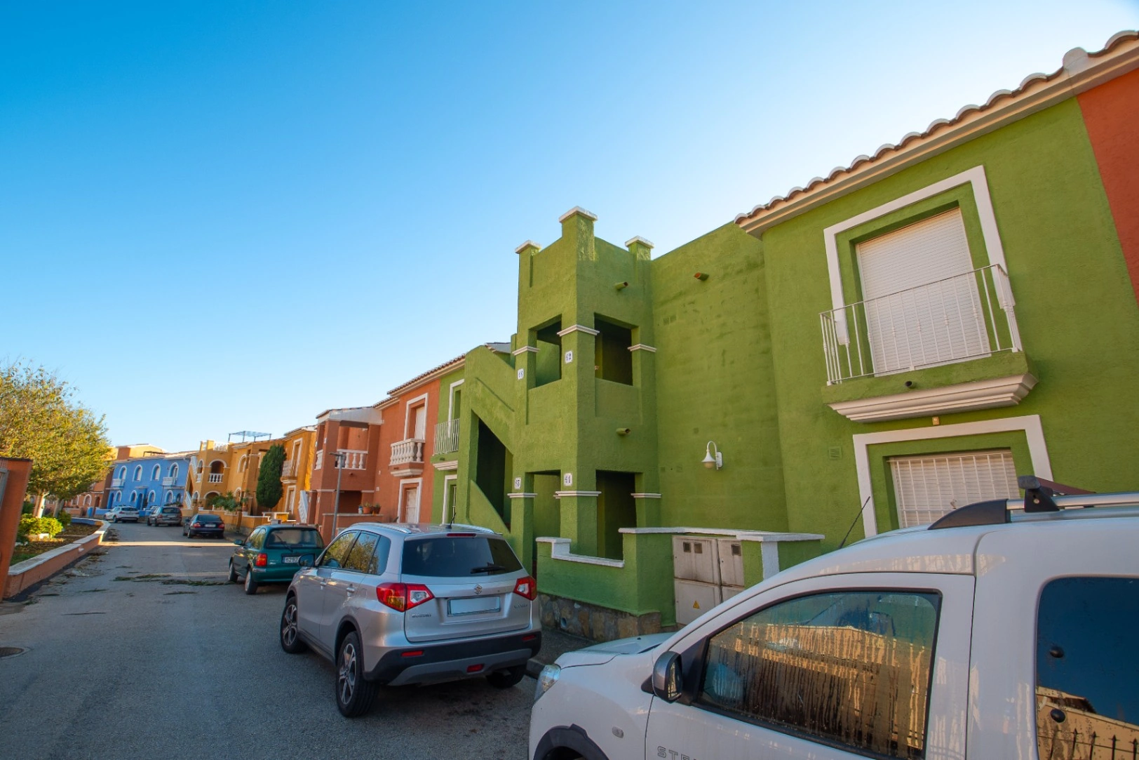 Gerenoveerd Appartement Te Koop in Pueblo de la Paz – Terras, Dakterras en Zwembad