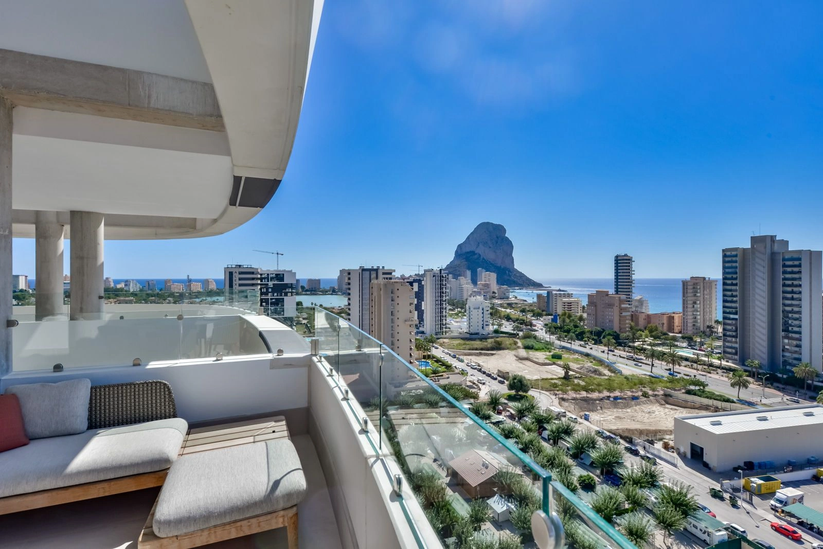 APPARTEMENT MET ZEEZICHT IN CALPE