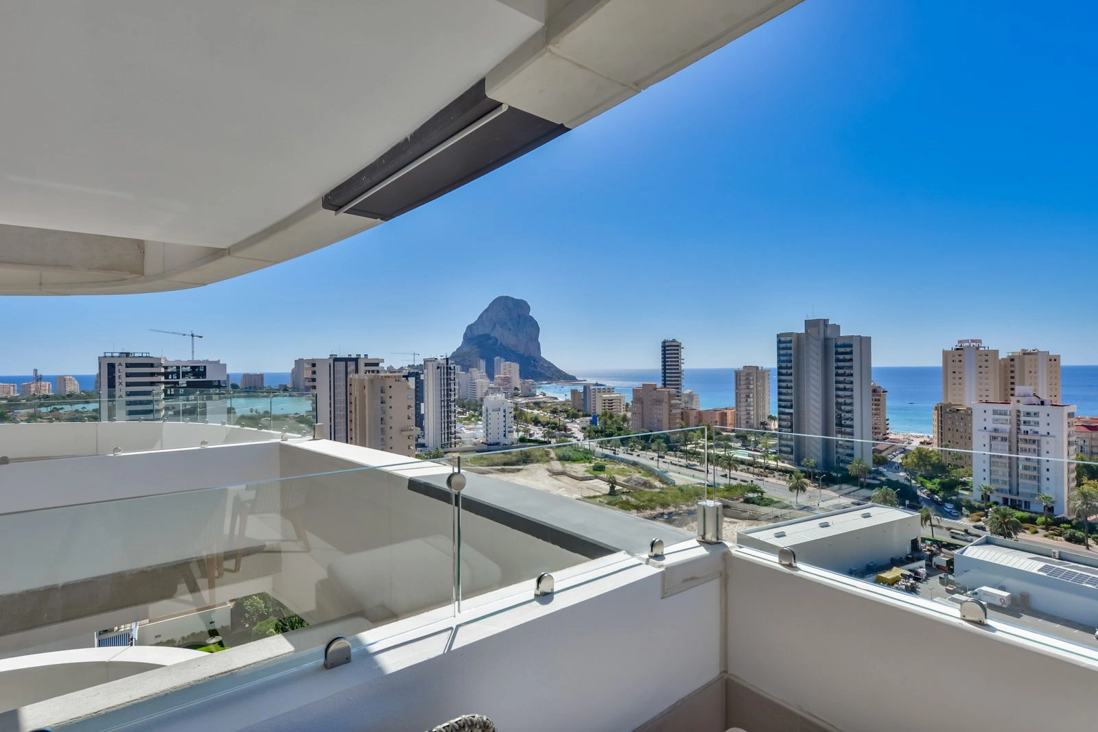 APPARTEMENT MET ZEEZICHT IN CALPE