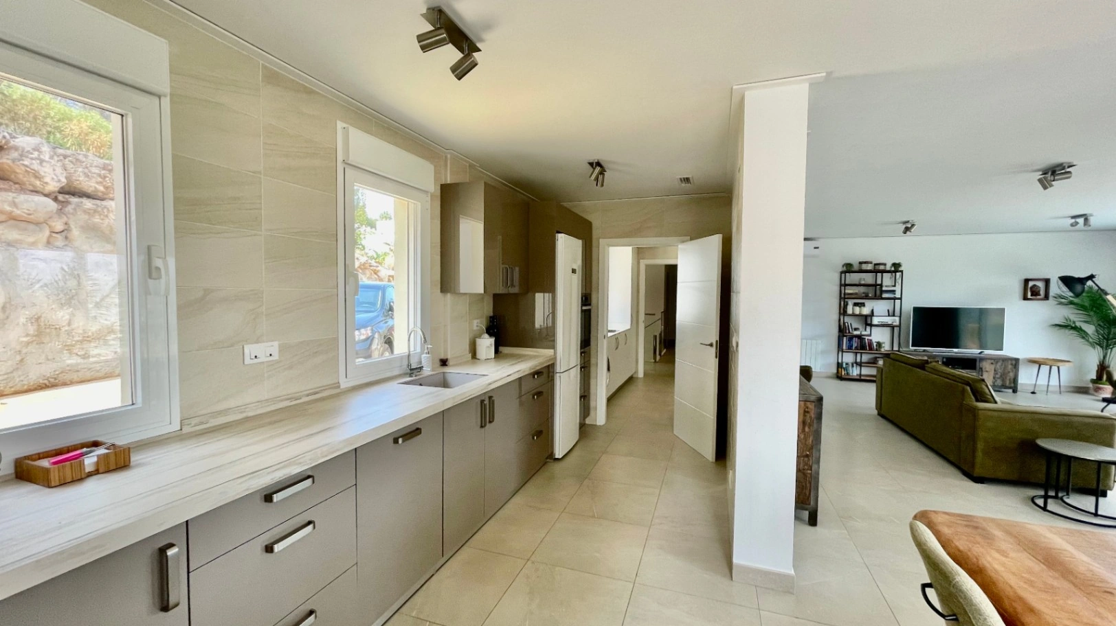 For sale in Alcalali: Modern and elegant