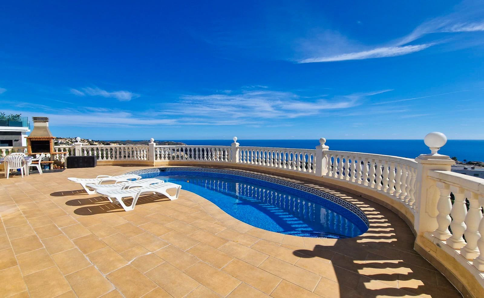 Spacious 4-Bedroom Villa for Sale – 820 m Plot | Costa Blanca