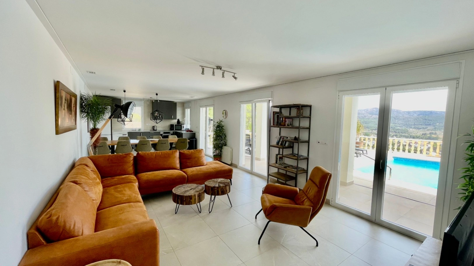 For sale in Alcalali: Modern and elegant