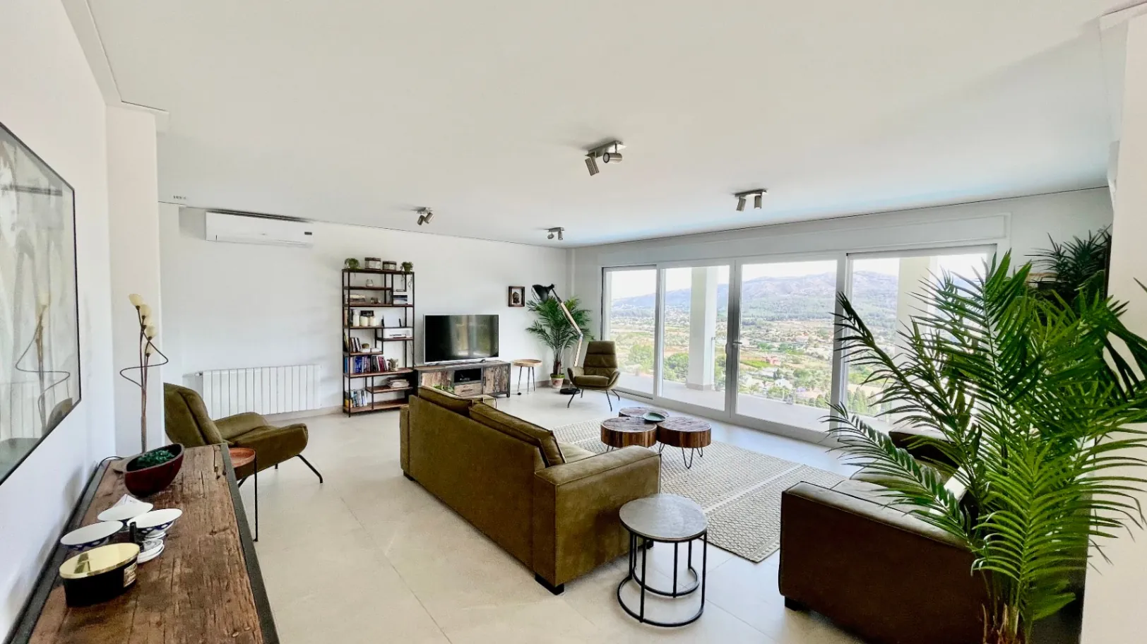 For sale in Alcalali: Modern and elegant