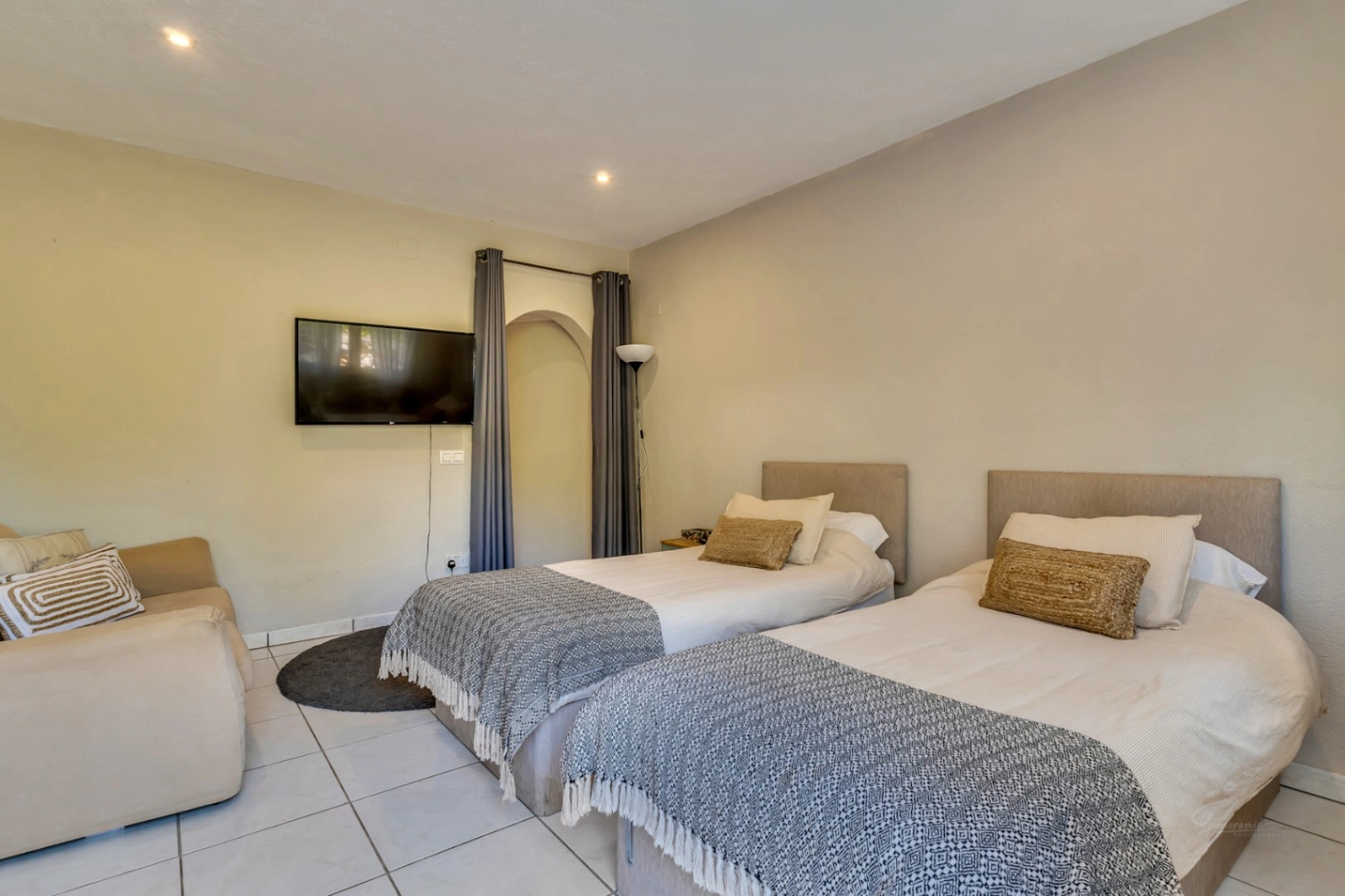 Villa for sale in Lliber:  Multigenerational, spacious