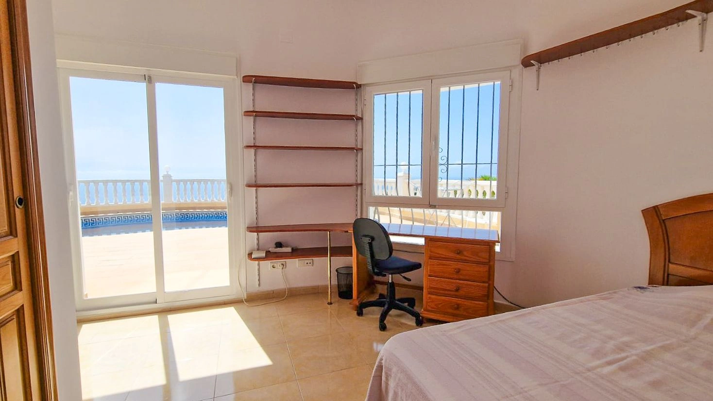 Spacious 4-Bedroom Villa for Sale – 820 m Plot | Costa Blanca