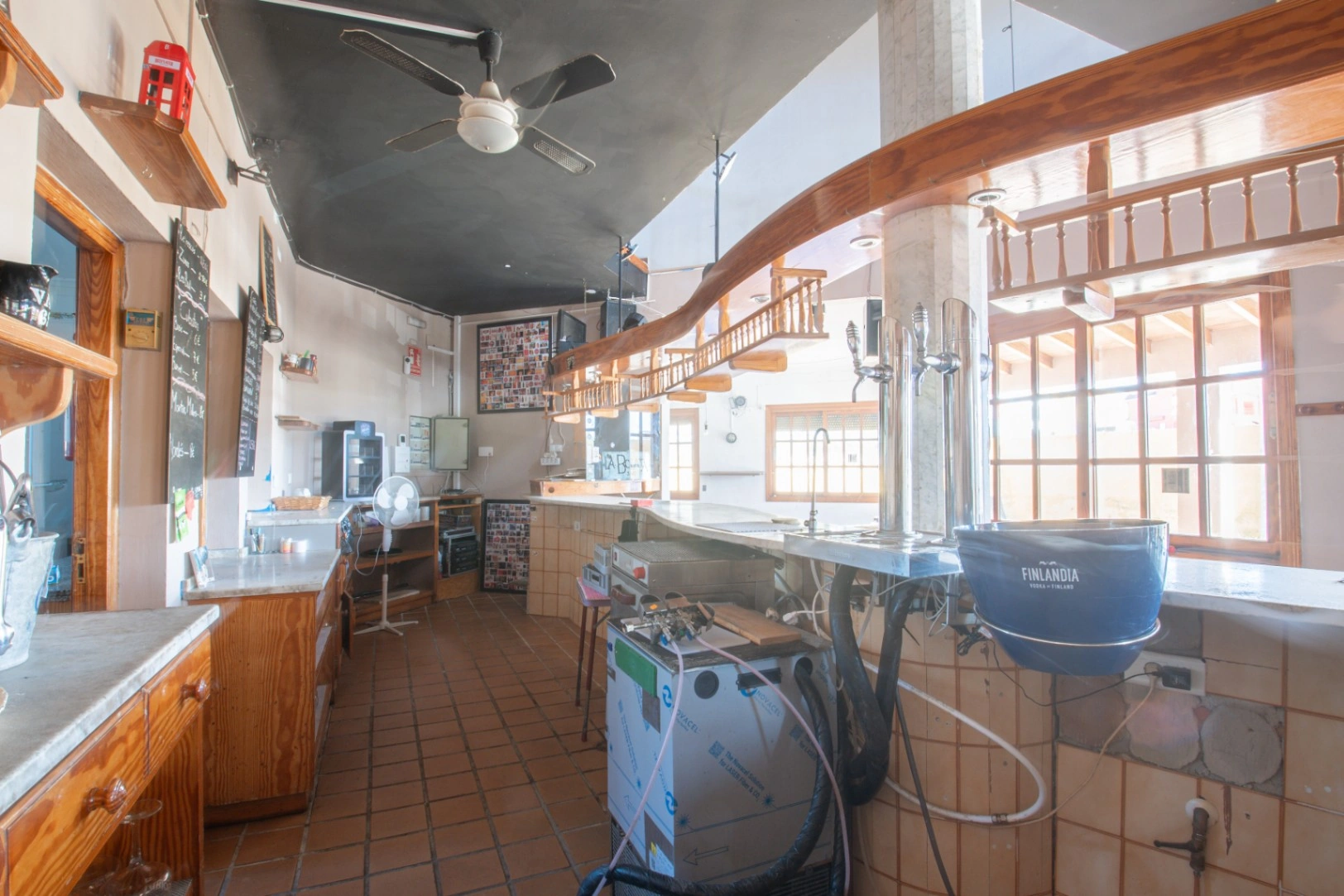 Commercieel Restaurant & Bar Te Koop in Sanet y Negrals – Landmark Pand met Parkeerplaatsen