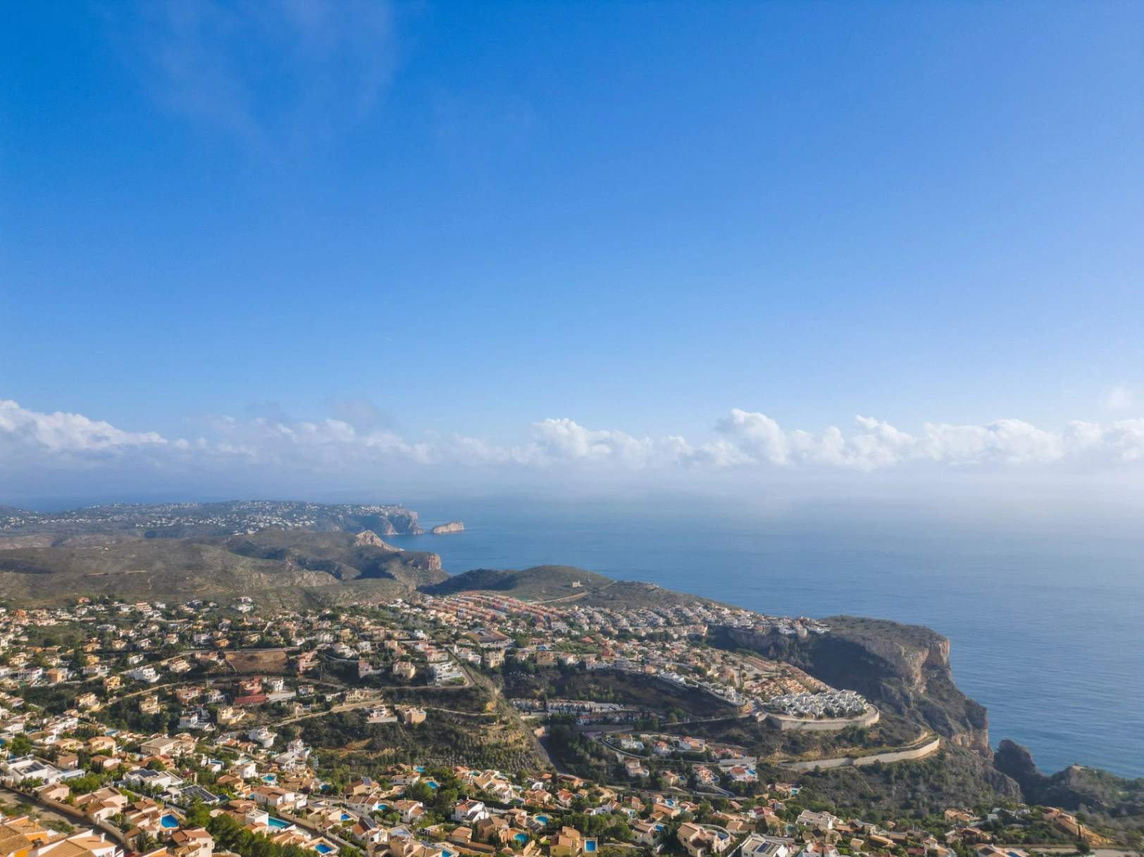 Gerenoveerd Appartement Te Koop in Pueblo de la Paz – Terras, Dakterras en Zwembad