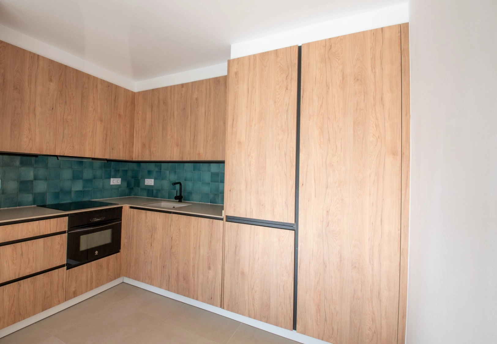 Gerenoveerd Appartement Te Koop in Pueblo de la Paz – Terras, Dakterras en Zwembad