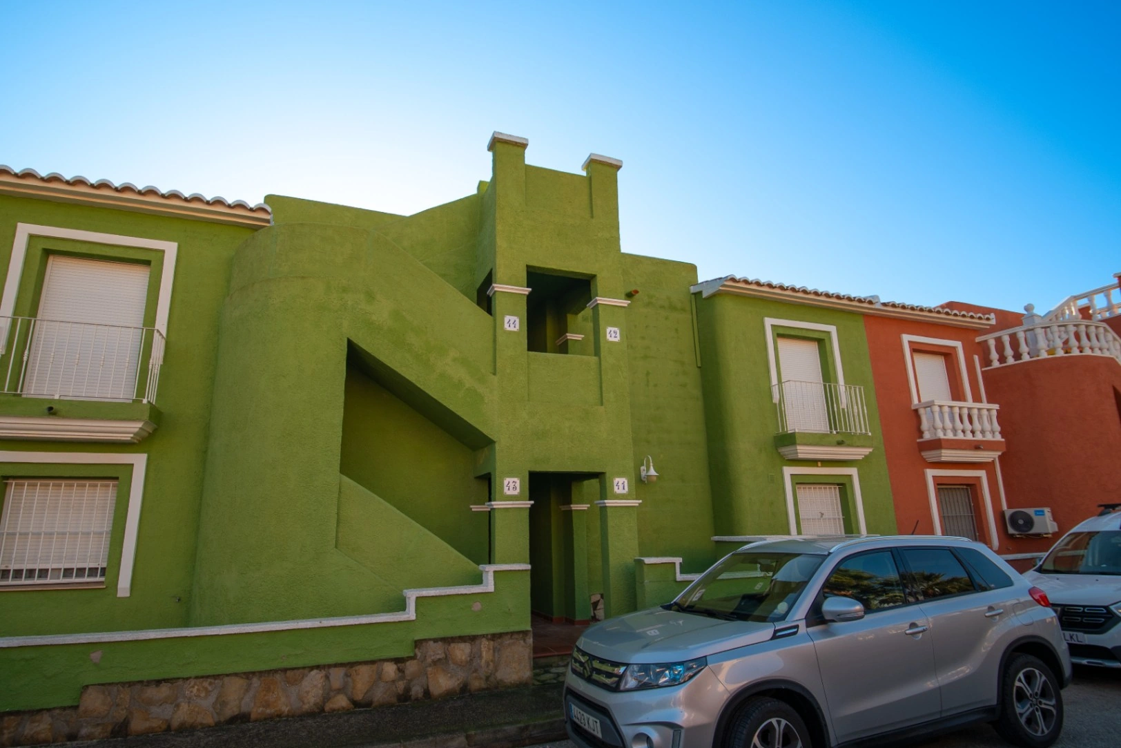 Gerenoveerd Appartement Te Koop in Pueblo de la Paz – Terras, Dakterras en Zwembad
