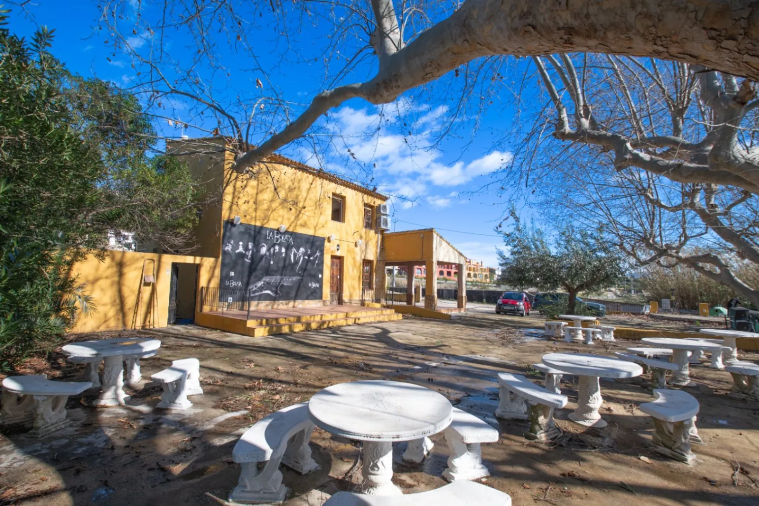 Commercieel Restaurant & Bar Te Koop in Sanet y Negrals – Landmark Pand met Parkeerplaatsen