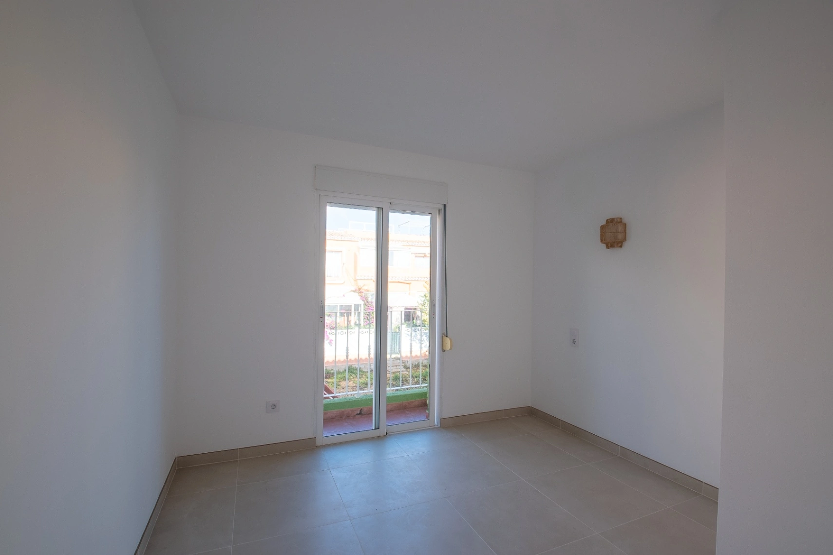 Gerenoveerd Appartement Te Koop in Pueblo de la Paz – Terras, Dakterras en Zwembad